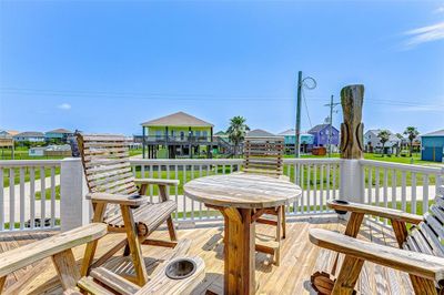 879 Holiday, House other with 3 bedrooms, 2 bathrooms and null parking in Crystal Beach TX | Image 3