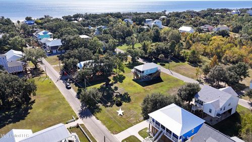 129 Beach View Dr, Pass Christian, MS, 39571-3503 | Card Image