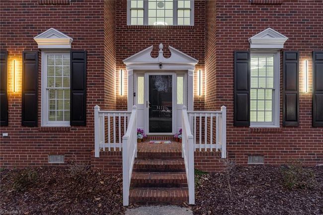 Accent Lights on Front | Image 48