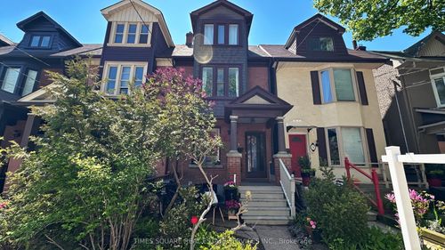 7 Badgerow Ave, Toronto, ON, M4M1T9 | Card Image