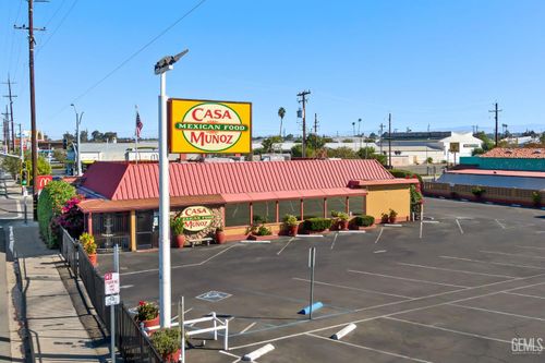 1736 Union Ave, Bakersfield, CA, 93305-5649 | Card Image