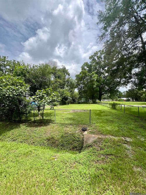 502 E Caldwell St, Gonzales, LA, 70737-3204 | Card Image