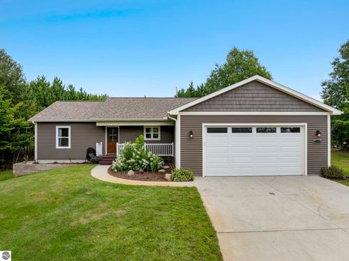 3250 Tamara Cir, Grawn, MI, 49637-8502 | Card Image
