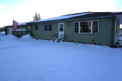 1702 Washington St, Eldora, IA, 50627-2356 | Card Image