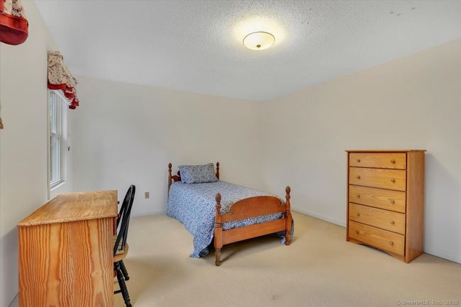Large bedroom, 2 windows, closet - front of house. | Image 19