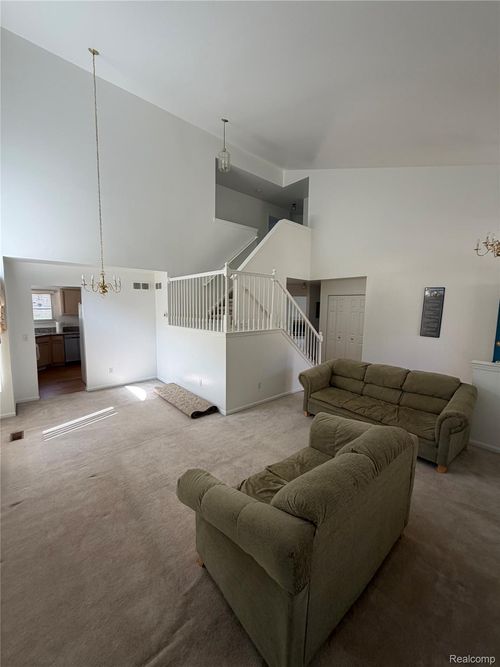 24789 Toddy Ln, Farmington Hills, MI, 48335-2075 | Card Image