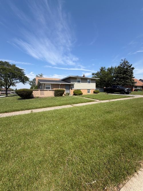 16767 Sunset Ridge Dr, Country Club Hills, IL, 60478-2163 | Card Image