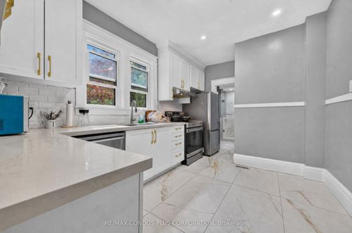 5983 Corwin Ave, Niagara Falls, ON, L2G5L4 | Card Image