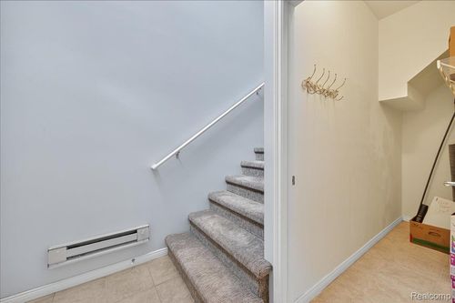 7888 Marie Dr, Shelby Township, MI, 48316-5372 | Card Image