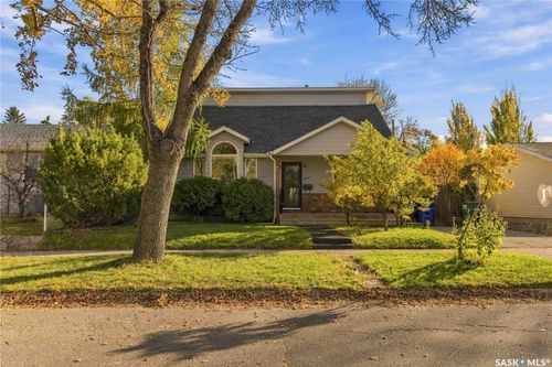 826 I Avenue N, Saskatoon, SK, S7L2H3 | Card Image