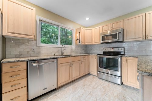 22-22 Arrowhead Cir, Ashland, MA, 01721-3904 | Card Image
