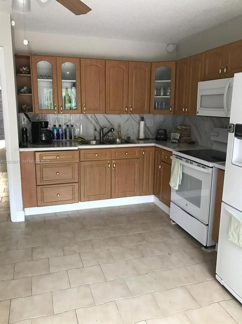102s-12247 Sw 17th Ln, Miami, FL, 33175-1582 | Card Image