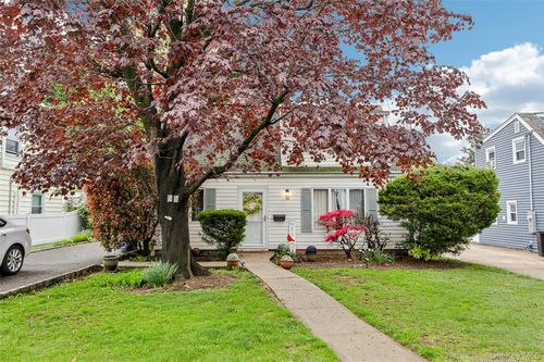 58 Oxford St, Roslyn Heights, NY, 11577-2446 | Card Image
