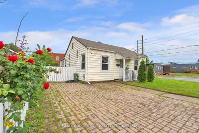 344 Drew St, House other with 3 bedrooms, 1 bathrooms and 2 parking in Oshawa ON | Image 1