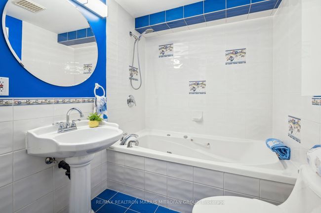 8 Louana Cres, Condo with 4 bedrooms, 4 bathrooms and 2 parking in Vaughan ON | Image 43