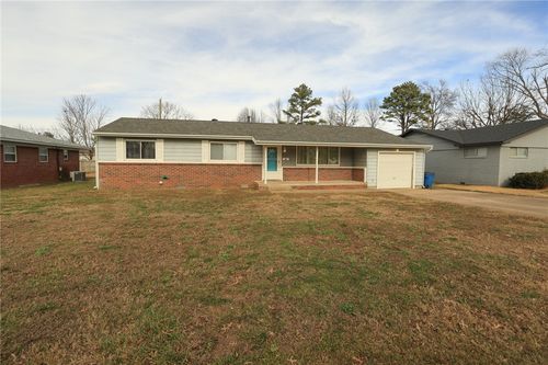 804 Nw 8th St, Bentonville, AR, 72712-4613 | Card Image