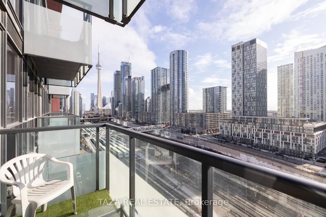 1231 - 560 Front St W, Condo with 3 bedrooms, 2 bathrooms and 1 parking in Toronto ON | Image 22