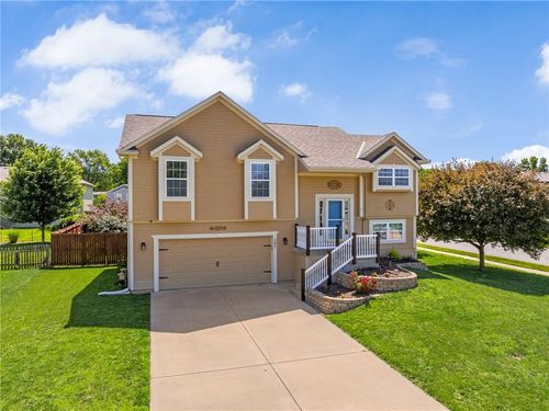 597 Pine St, Gardner, KS, 66030-7509 | Card Image