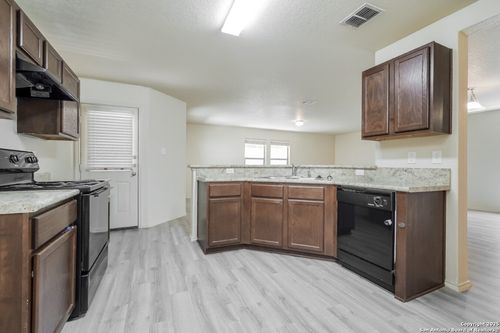 2727 Majestic Dr, San Antonio, TX, 78228-3566 | Card Image