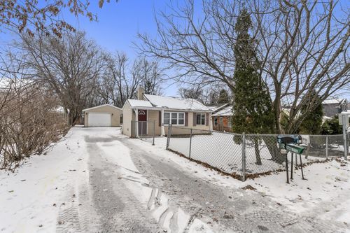 176 Hanson Rd, Mahtomedi, MN, 55115-1719 | Card Image