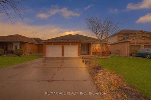 52 Foster Creek Dr, Newcastle, ON, L1B1G4 | Card Image