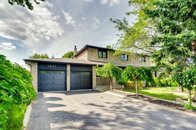 1243 Rebecca St, House other with 4 bedrooms, 5 bathrooms and 8 parking in Oakville ON | Image 2