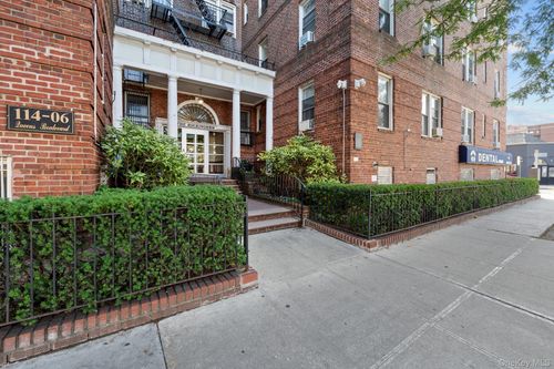 d9-114-06 Queens Blvd, Forest Hills, NY, 11375-7004 | Card Image