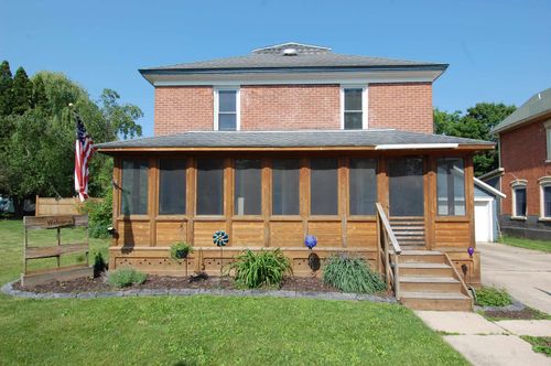 256 S Lexington St, Spring Green, WI, 53588-9416 | Card Image