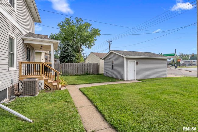 1647 37 Th St, House other with 3 bedrooms, 2 bathrooms and null parking in Rock Island IL | Image 5