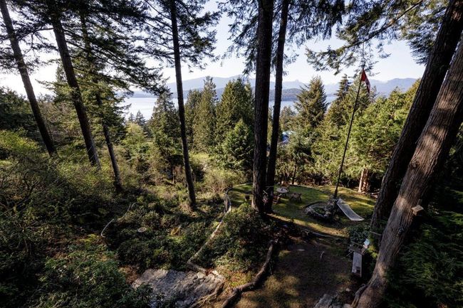 886 Schooner Lane, House other with 3 bedrooms, 1 bathrooms and 2 parking in Bowen Island BC | Image 31