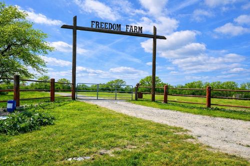 7210 County Road 2761, Buffalo, TX, 75831-4698 | Card Image