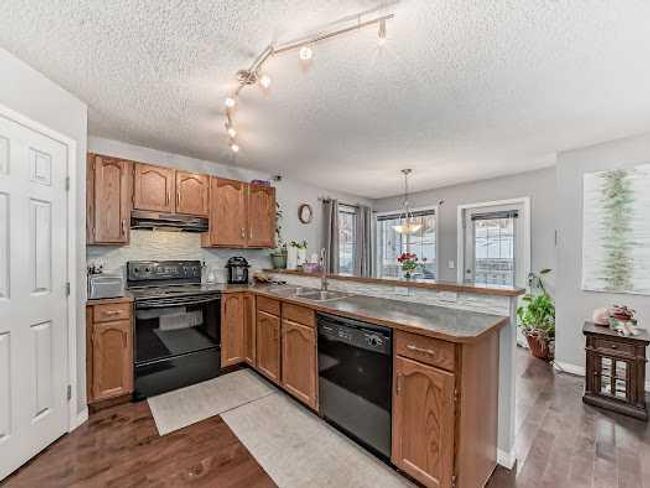 127 Hidden Creek Rise Nw, Home with 3 bedrooms, 2 bathrooms and 2 parking in Calgary AB | Image 6