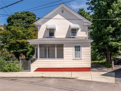 37 Trenton St, Pawtucket, RI, 02860-5924 | Card Image
