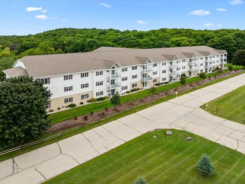 715 Canterberry Ct, West Bend, WI, 53090-5606 | Card Image