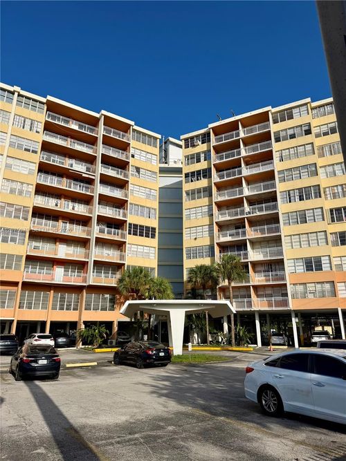 608-2025 Ne 164th St, North Miami Beach, FL, 33162-4154 | Card Image