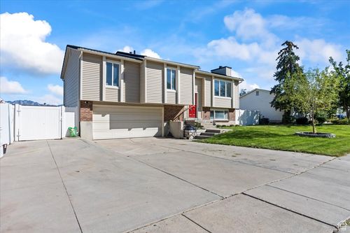 5649 S Bree St, Taylorsville, UT, 84129-3911 | Card Image