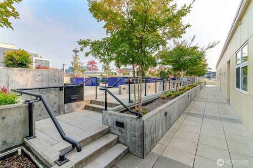 301-17 W Mercer St, Seattle, WA, 98119-5910 | Card Image