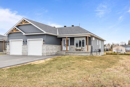 46 Adam St, Saint Albert, ON, K0A3C0 | Card Image