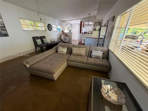 935 Polk St, Hollywood, FL, 33019-1318 | Card Image