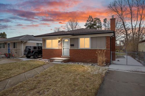 3935 Campbell St, Dearborn Heights, MI, 48125-2718 | Card Image