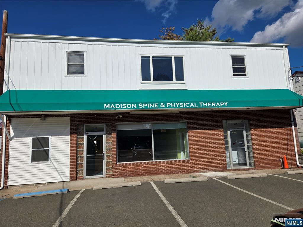 219 Richmond Ave, New Milford, NJ 07646