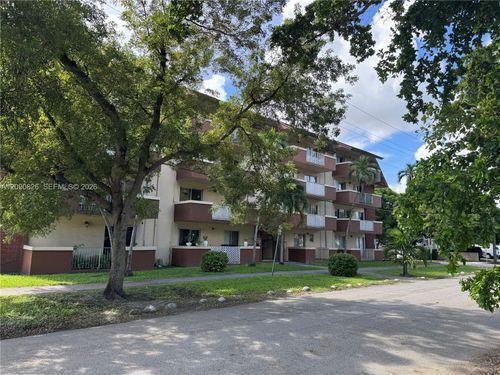 w301-680 Miller Dr, Miami Springs, FL, 33166-6187 | Card Image
