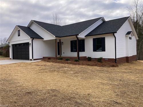 32 Ranchor Dr, Thomasville, NC, 27360-6123 | Card Image