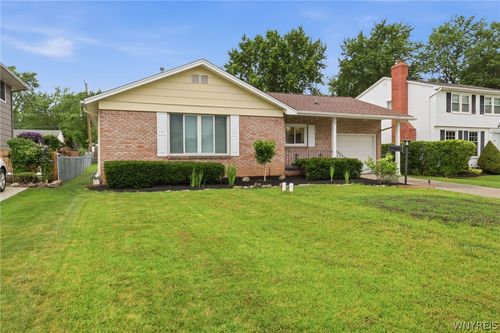 92 Tomcyn Dr, Amherst, NY, 14221-3015 | Card Image
