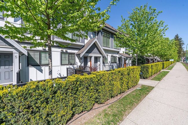 7 - 5132 Canada Way, Townhouse with 3 bedrooms, 2 bathrooms and 1 parking in Burnaby BC | Image 1