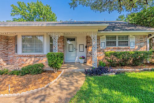 709 Blue Lake Dr, Fort Worth, TX, 76103-1103 | Card Image