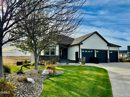 2015 Dublin Lane, Williston, ND, 58801 | Card Image