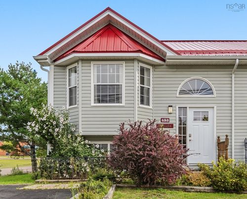 453 Young St, House with 3 bedrooms, 2 bathrooms and 2 parking in Truro NS | Card Image