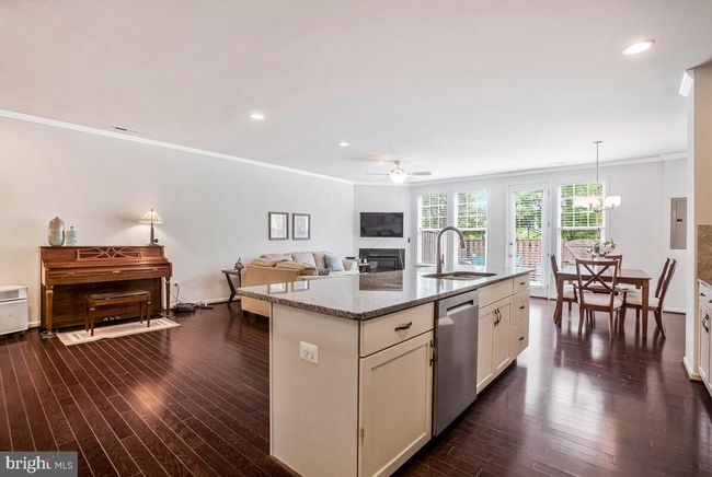 42523 Benfold Sq, Townhouse with 3 bedrooms, 3 bathrooms and null parking in BRAMBLETON VA | Image 18