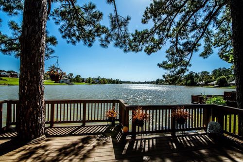 208 Waters Edge, Huntsville, TX, 77340 | Card Image